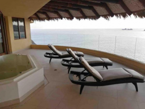 Oceanfront luxury condo with jacuzzi - 10th floor